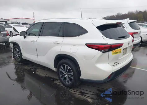 2021 Toyota Highlander Xle z USA, uszkodzony, nr VIN 5TDGZRAH4MS532173